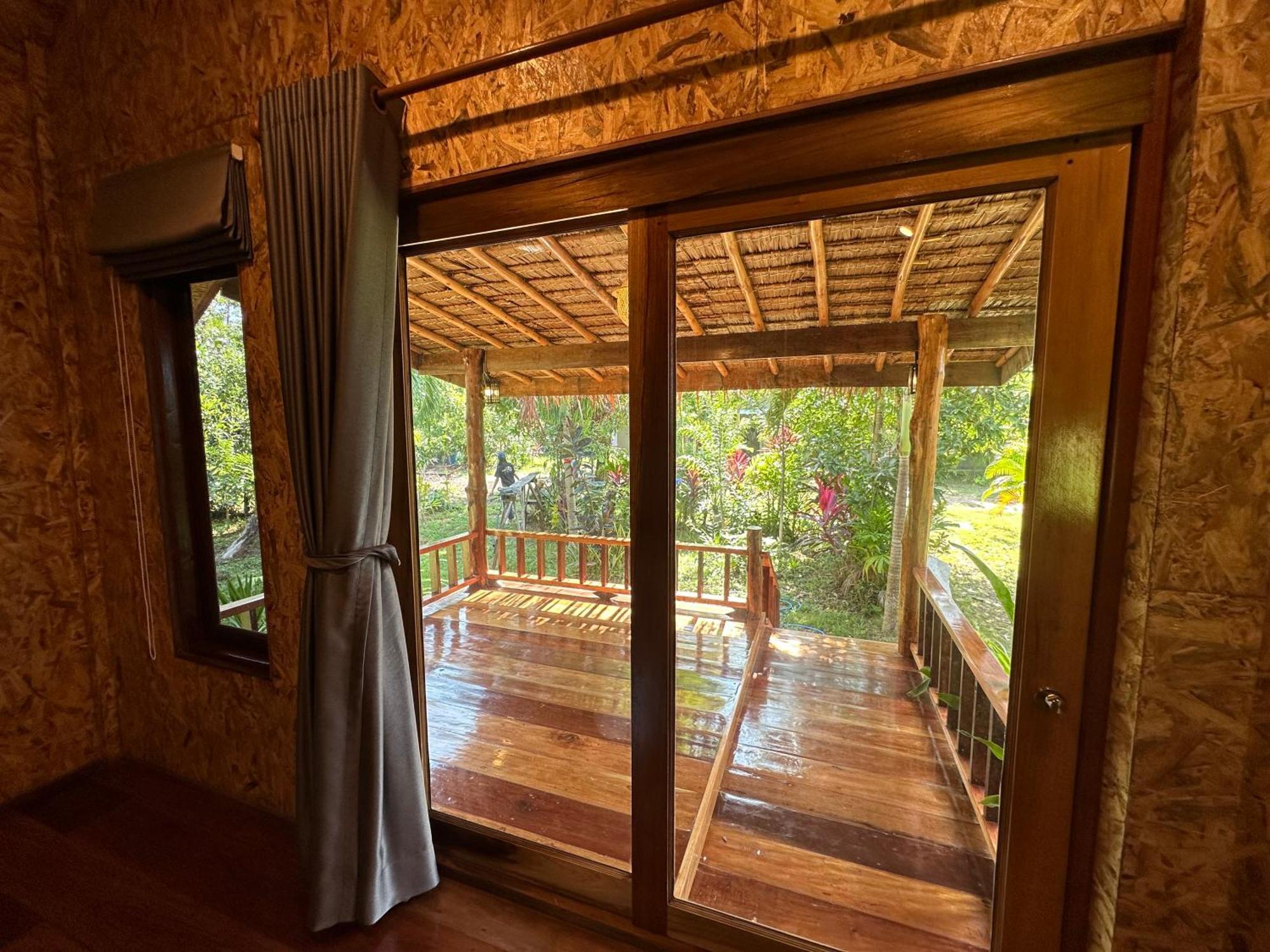 Koh Jum Bungalow & Hostel Extérieur photo