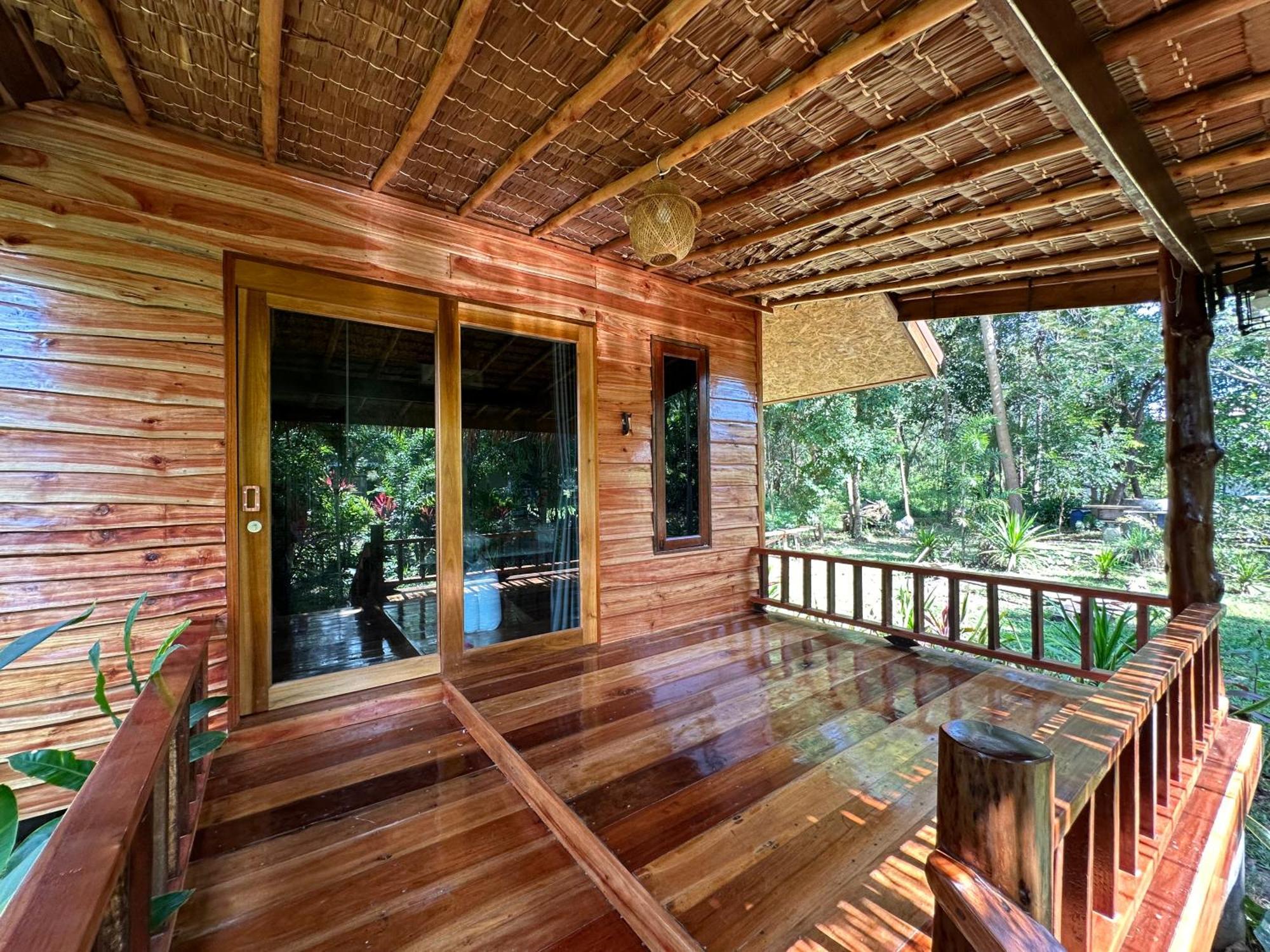 Koh Jum Bungalow & Hostel Extérieur photo