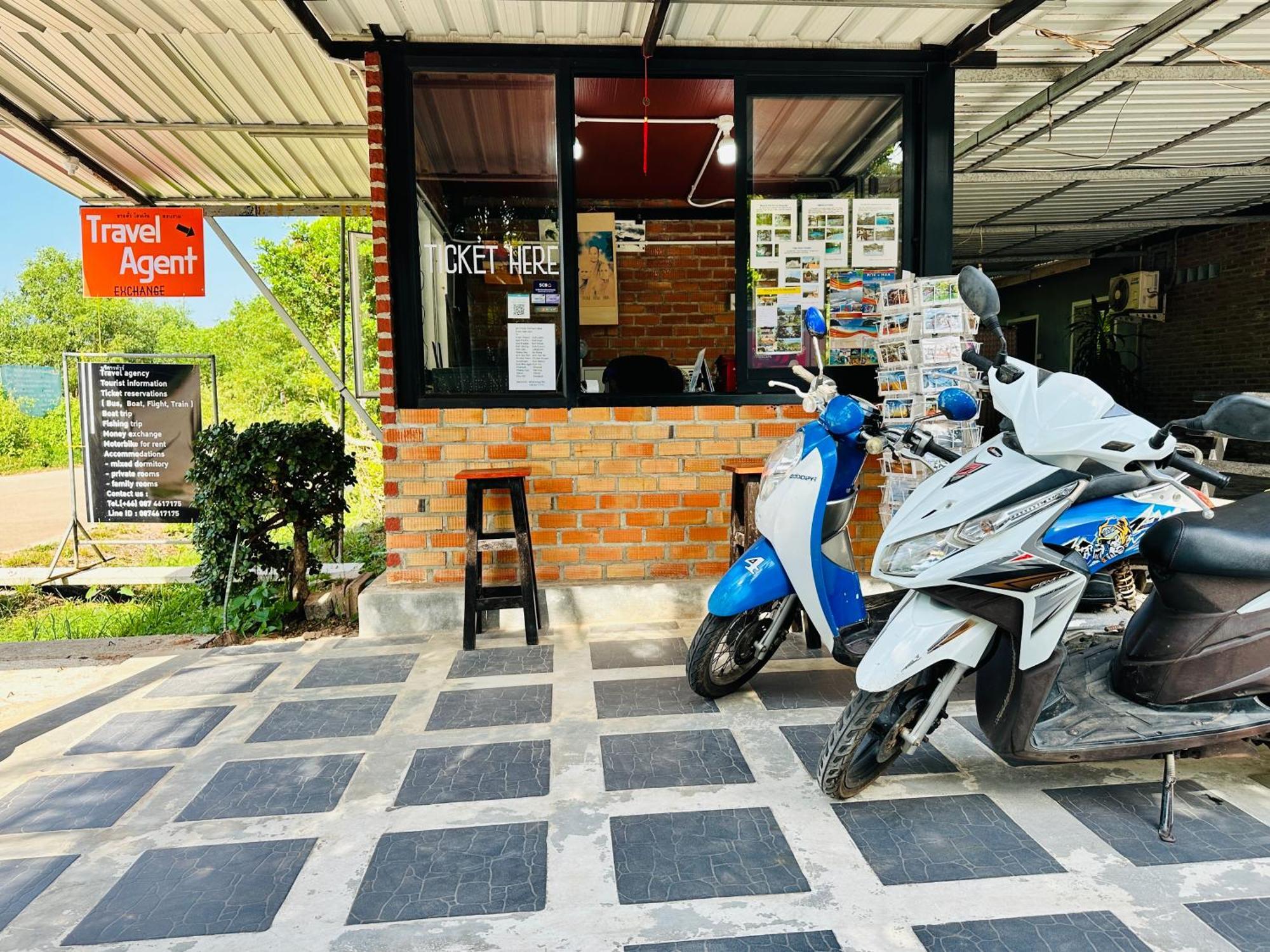 Koh Jum Bungalow & Hostel Extérieur photo