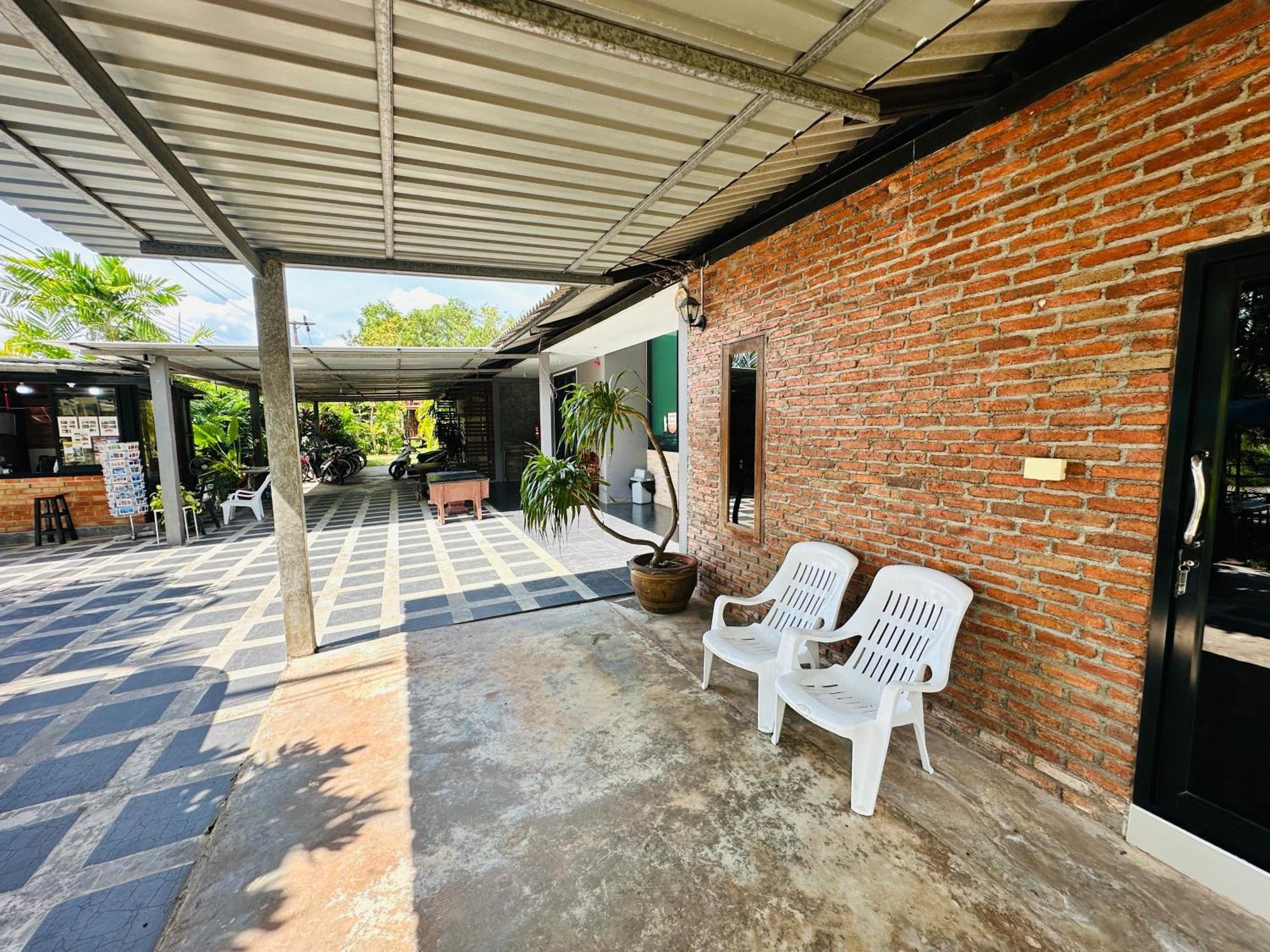 Koh Jum Bungalow & Hostel Extérieur photo
