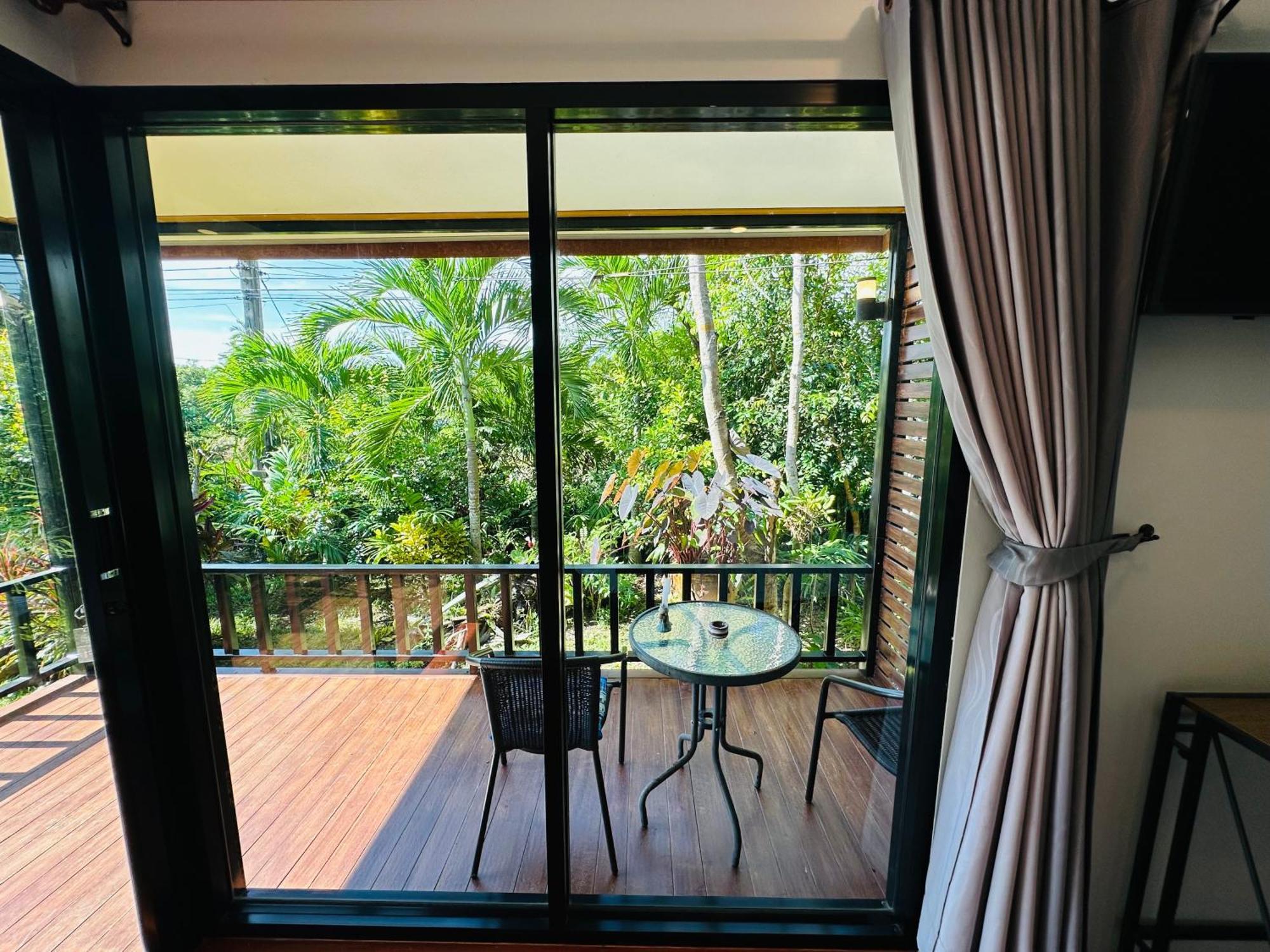 Koh Jum Bungalow & Hostel Extérieur photo
