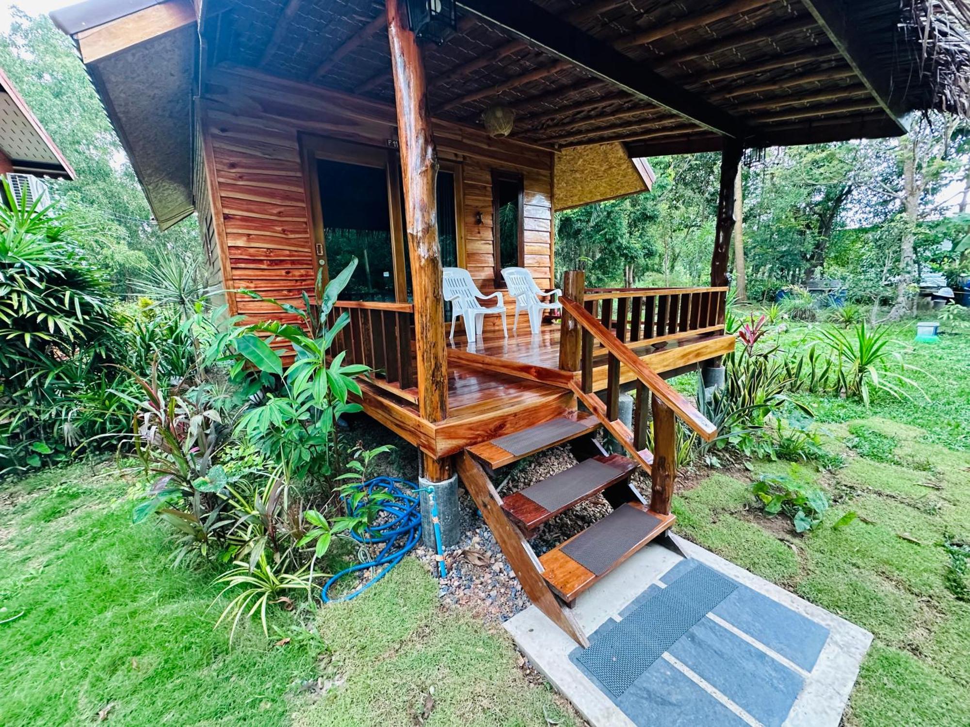 Koh Jum Bungalow & Hostel Extérieur photo