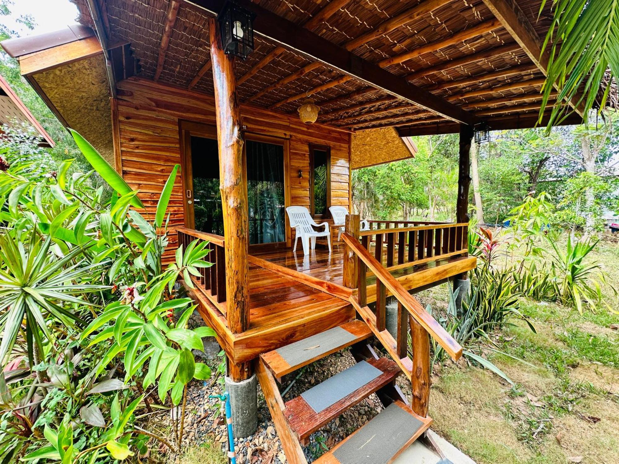 Koh Jum Bungalow & Hostel Extérieur photo