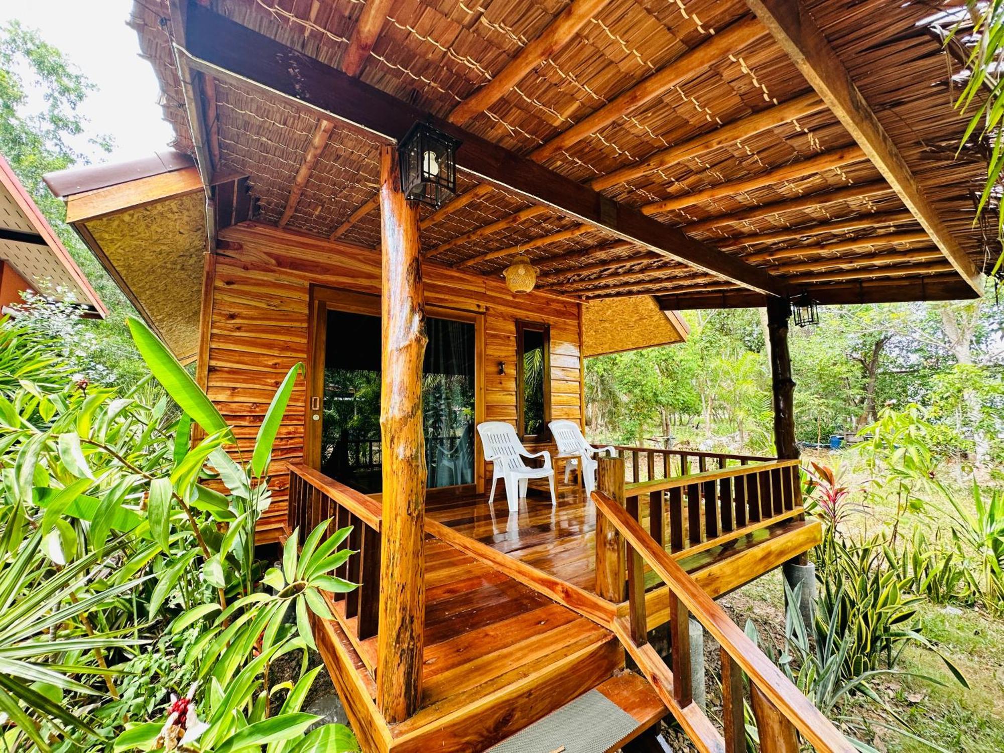 Koh Jum Bungalow & Hostel Extérieur photo